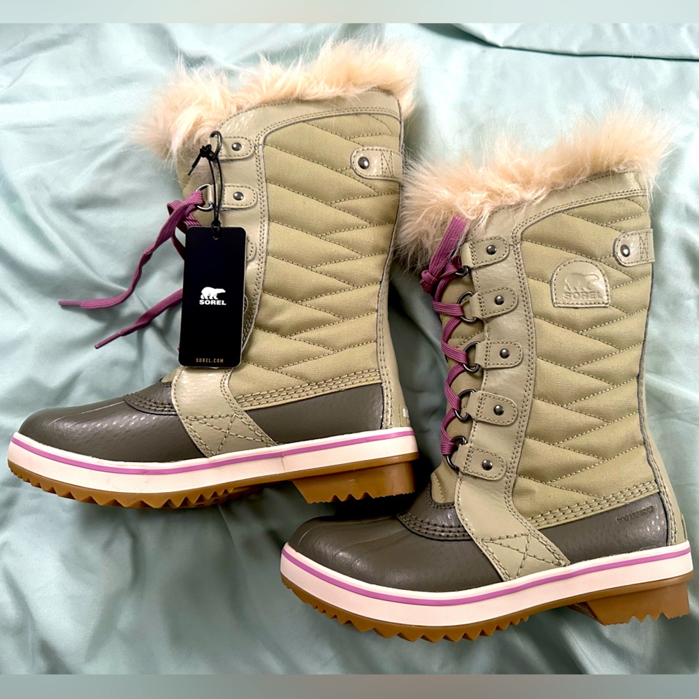 Sorel tofino faux fur lined girls boots